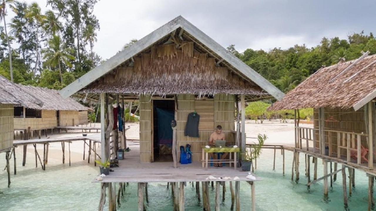 Nus Homestay Raja Ampat Kri ภายนอก รูปภาพ